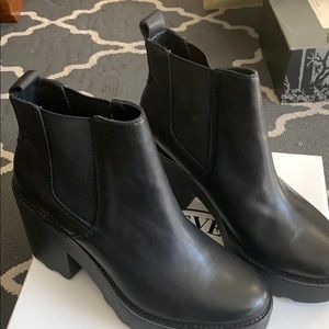 *Brand New* In box Steve madden Greta boots
